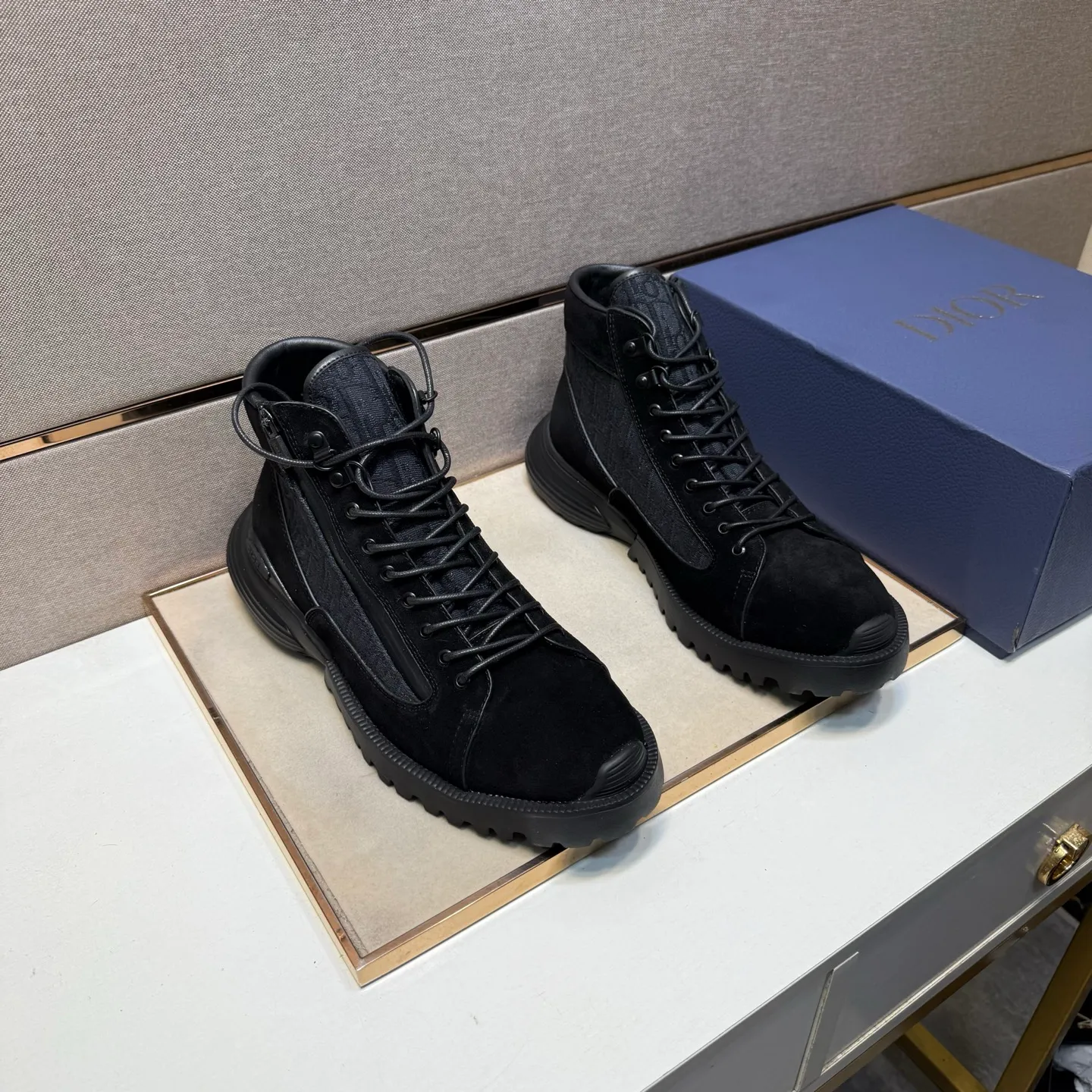 ⬛️Men's shoes 💰p580 [Dior~] Men's casual high-top shoes 2025z cabinet sales simultaneously 🔶Size: 39-44 #️⃣ 🔷2 colors🔜The upper is made of multi-material splicing➕Genuine leather lining, comfortable and breathable, sole: original comfortable and wear-resistant outsole, ⚠️Real shot📱Photographed🎬The real thing is better📢📢📢